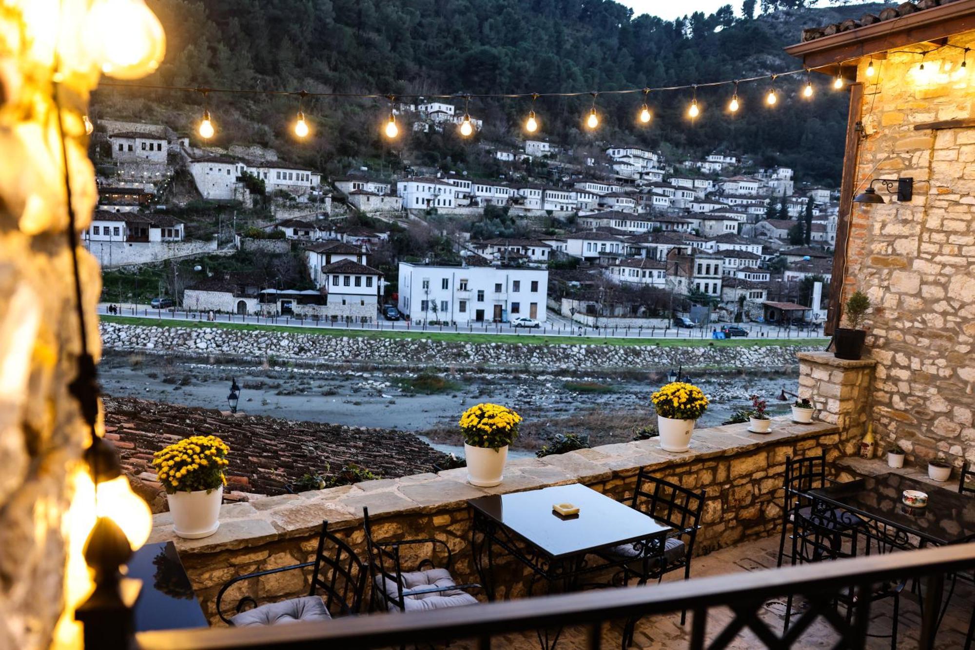White House Boutique Hotel & Restaurant - Since 1999 Berat Dış mekan fotoğraf